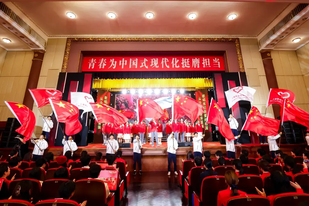 第九届进博会4561名“小叶子”宣誓上岗，有你认识的吗？